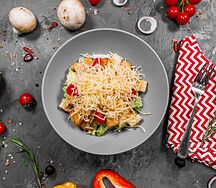 Салат Цезарь с курицей