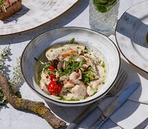 Теплый салат с дарами моря