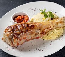 Голень ягненка с каштанами 