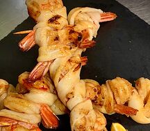 Шашлычки из креветок в кальмаре