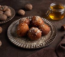 Лукуматики с мёдом и орехом