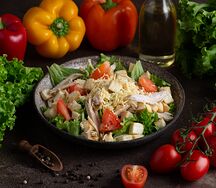 Салат Цезарь с курицей