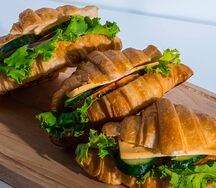 Круассан с курицей