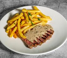 Стриплойн с картофелем фри