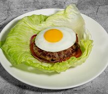 Бифштекс из мраморной говядины с глазуньей
