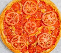 Пепперони с томатами