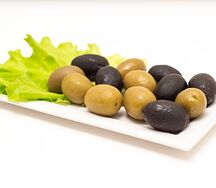 Ассорти из маслин и оливок