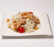 Цезарь с пикантной курицей