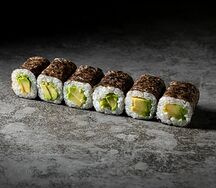 Ролл с авокадо