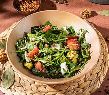 Салат с кальмаром, авокадо и киноа