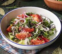 Овощной салат по-грузински с орехами