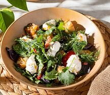 Салат с жареными баклажанами и томатами