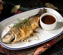 Форель фаршированная печёным перцем и грецкими орехами с зеленой аджикой