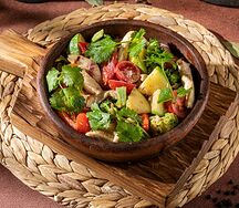 Куриная грудка с овощами в сливочном соусе