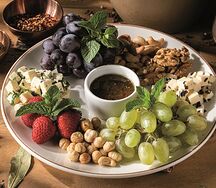 Фруктово-ореховое ассорти с сырами