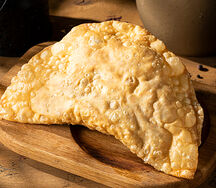 Чебурек с сыром сулугуни (1 шт)