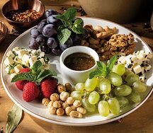 Фруктово-ореховое ассорти с сырами