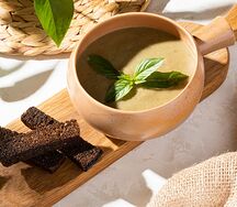 Суп-пюре из баклажанов с гренками