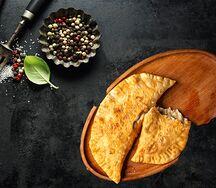 Чебурек с моцареллой