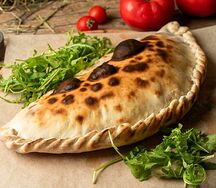 Кальцоне с ветчиной и сыром