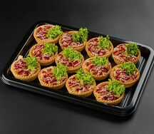 Тарталетка с копченым цыпленком и ананасом 12