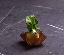 Рулетик овощной, фаршированный сыром