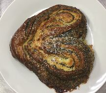 Булочка с маком