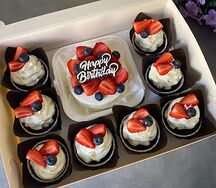 Большой набор на день рождения с шоколадной надписью happy birthday Бенто-торт и капкейки 