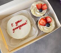 Бенто-торт на день рождения и трайфлы с ягодами 