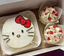 Бенто-торт и капкейки Киса