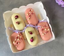 Муссовые пирожные Эскимо с розой