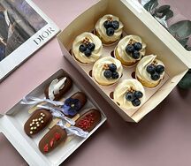 Капкейки с голубикой и чизкейки в молочном шоколаде