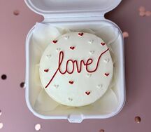 Бенто-торт Love с сердечками