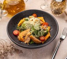 Салат Цезарь с курицей