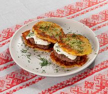 Колдуны с говядиной и чесночным соусом