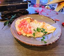 Омлет с томатами, сыром и зеленью