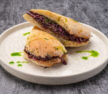 Сэндвич с рваной говядиной и Коул Слоу