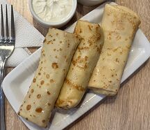 Блины с мясом и сметаной