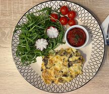 Курица под сыром и соусом жульен