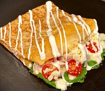 Блинчик с курицей и творожным сыром