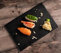 Суши с лососем