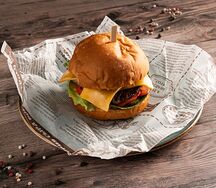 Стейк бургер с говяжьими медальонами и картофелем