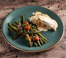 Филе дорадо с кенийской фасолью