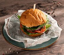 Классический бургер с картофелем