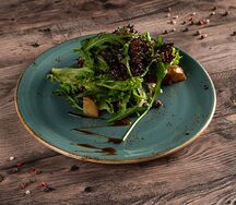 Теплый салат с печенью цыпленка