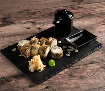 Тёплый ролл с сыром и лососем