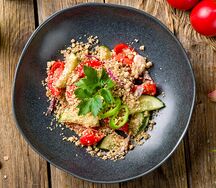 Овощной салат по-грузински с грецкими орехами