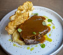 Томленая говядина с пюре