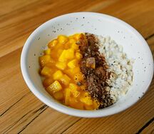 Овсяная каша с чиа и свежими ягодами