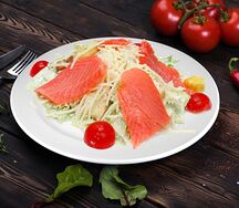 Салат Цезарь с семгой